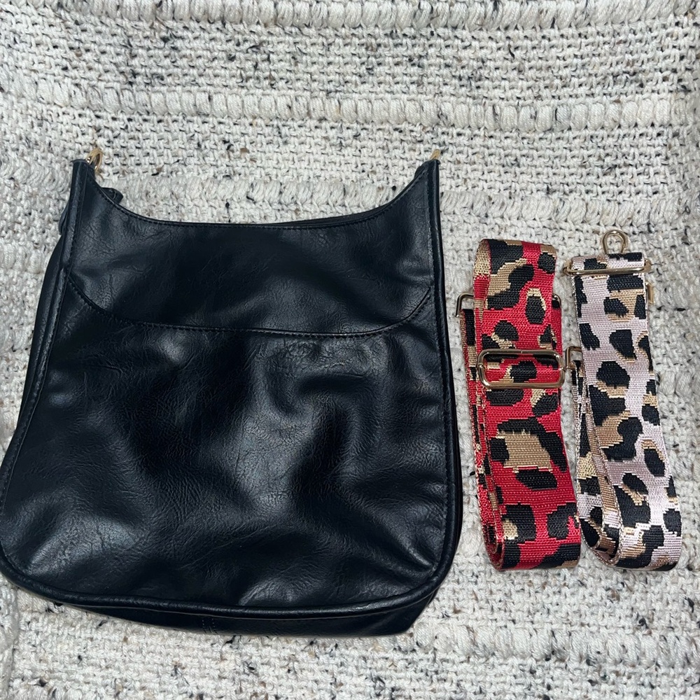 Elegant Black Shoulder Bag with Leopard Straps